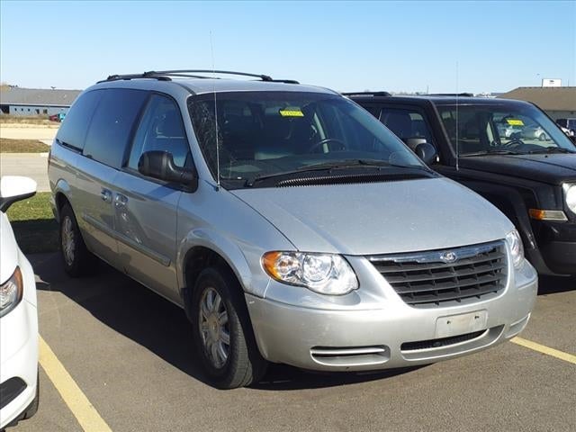 Used 2007 Chrysler Town & Country Touring with VIN 2A4GP54L67R298544 for sale in Zumbrota, Minnesota